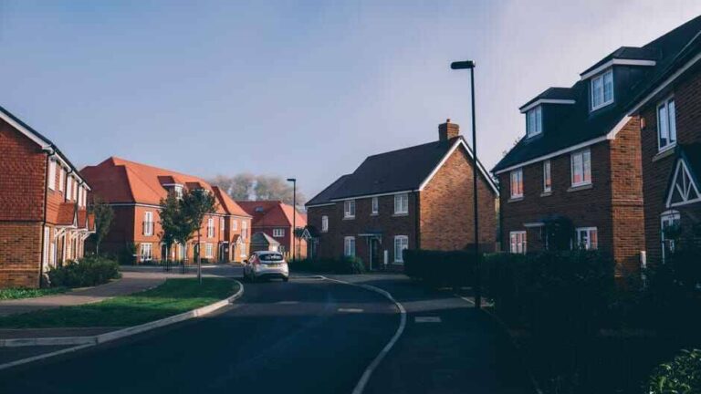Image of House prices take bashing from middle east